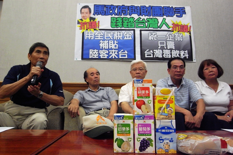 民進黨籍立法委員蔡同榮表示，針對統一企業的做法應該深入調查，看看統一是不是故意毒害台灣人，刻意對台灣人民健康有不利的做法。圖片：楊宗興/攝   