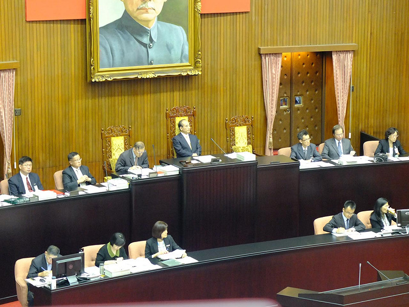 立法院今(18)日進行考試委員的人事審查，藍委則又再度提及中研院副研究員黃國昌參與學運是否合宜的問題。圖：翁嫆琄/攝。   