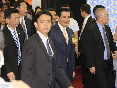 總統馬英九15日被問到立法院長王金平不領表一事，只笑而不答。圖：中央社   