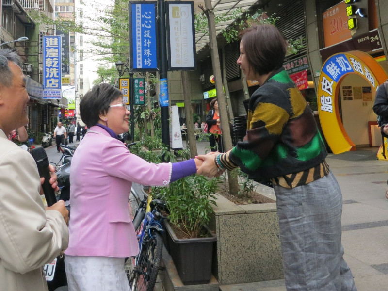 前副總統呂秀蓮12日下午參訪台北市林森北路的晴光市場。圖：林朝億/攝影   