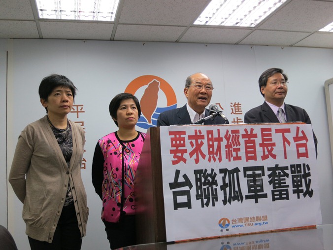 台聯黨主席黃昆輝28日表示，台聯只有3名立委孤軍奮鬥，要為人民發聲。圖：林朝億/攝   