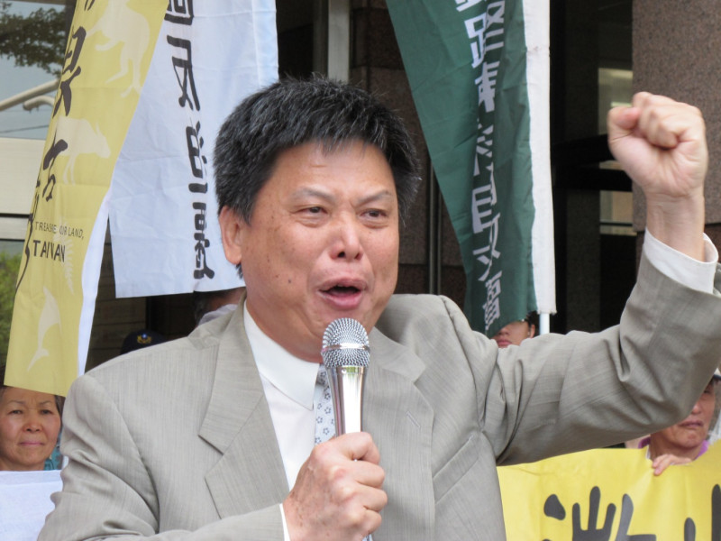 農村陣線理事長徐世榮曾到民進黨強烈抗議台南鐵路東移。圖：新頭殼資料照片   