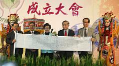 前副總統呂秀蓮（前中）12日出席「綠色21台灣聯盟成立大會」，邀請所有關心地球的朋友，一同打造21世紀綠色新台灣。圖片來源：中央社   
