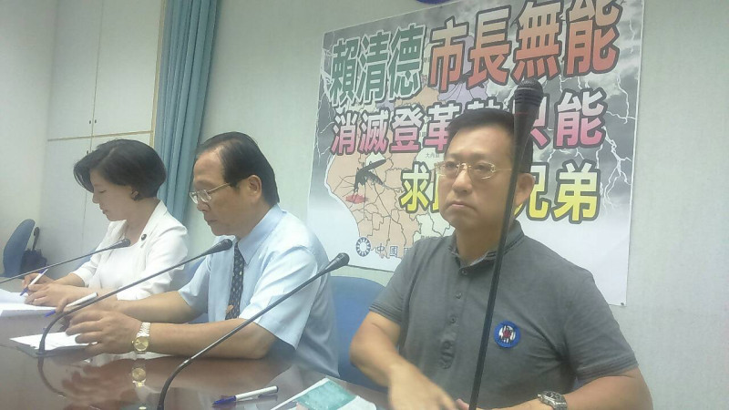 藍委吳育昇28日表示，連戰不應該出席中共閱兵大典，否則對國家、對國民黨都不公平。圖：符芳碩/攝   