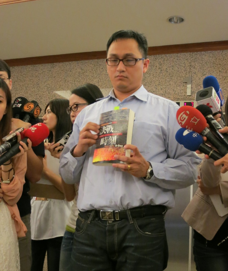 民進黨台北市黨部執行長朱政騏7日表示，他踢爆楊念祖論文抄襲，是靠google來的，背後沒有陰謀。圖3之1：林朝億/攝   