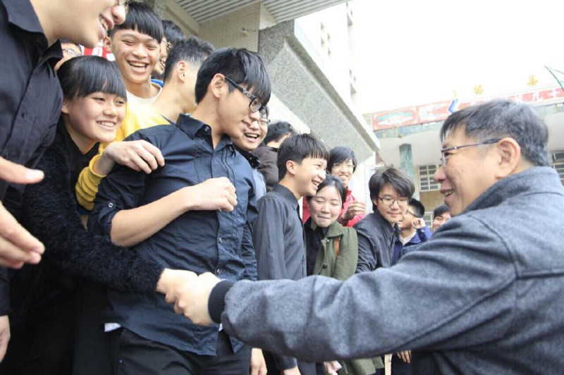 台北市長柯文哲今(1)日表示，他不贊成拆蔣介石銅像，因為歷史就是歷史，我們可以超越歷史，做自己的主人。圖：台北市政府提供。   