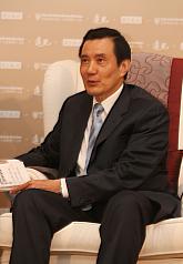 總統馬英九（圖）24日在台北圓山飯店，會晤國際管理大師麥可‧波特（Michael E. Porter）。圖：中央社   