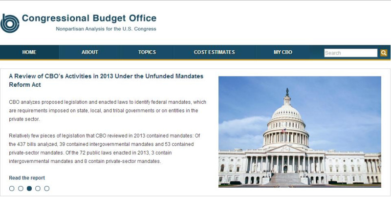 美國國會預算辦公室(CBO)14日發表預測，2014會計年度(2013年10月至2014年9月)美國的財政赤字額下修。圖片來源：翻攝自CBO官方網站。   