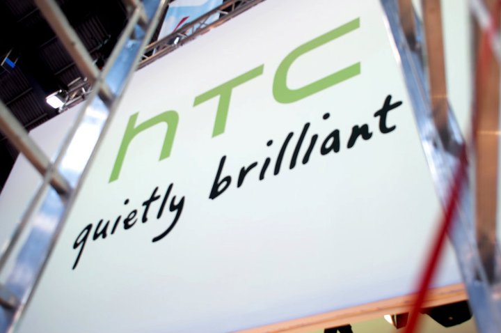 宏達電的供應商透露，宏達電子的主力商品HTC危機重重，連日的股價下跌，已經讓散戶幾近崩潰。圖：翻攝HTC粉絲專頁   