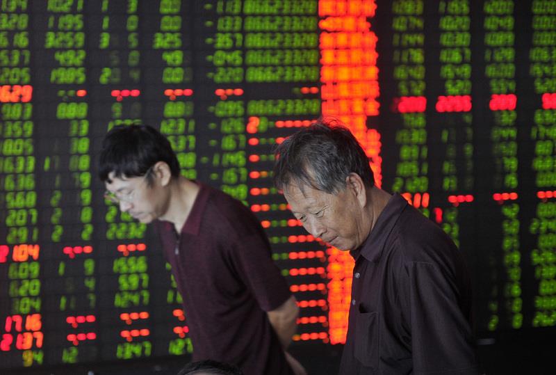 中國上海股市24日跌8.49%，創下8年以來最大跌幅。圖：中央社   