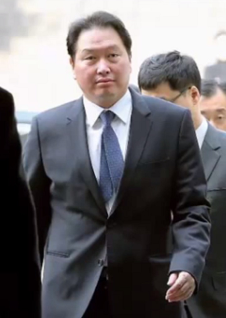 SK集團會長崔泰源獲得韓國政府特赦3天後，立即宣布投資46兆韓元拚經濟。圖：翻攝網路   