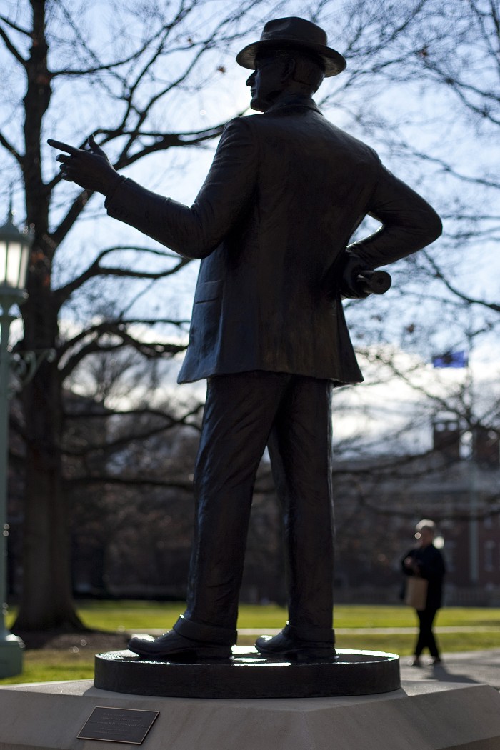 2011年12月23日，美國紐約羅徹斯特大學立起了喬治伊斯曼的雕像，他是伊斯曼柯達公司的創辦人，公司總部就在羅徹斯特。這家20世紀風光一時的公司，股價欲振乏力，光環不再。(圖片來源:達志影像/路透社。)   