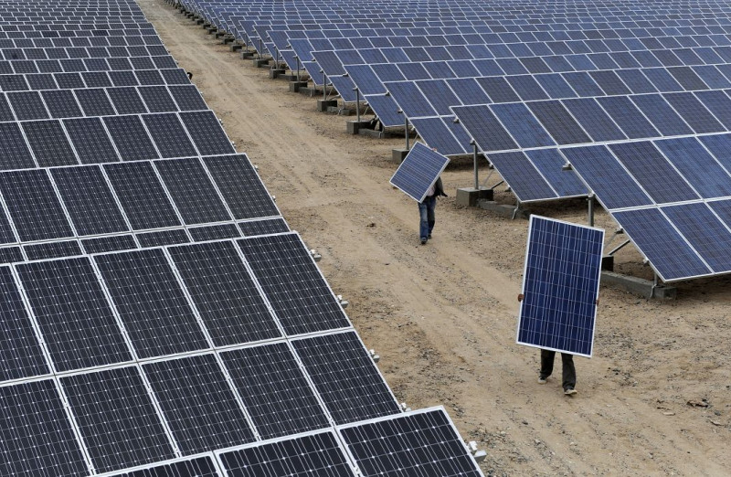 歐盟執行委員會擬向中國進口的太陽能板徵收懲罰性關稅，卻遭到逾半會員國反對。圖片來源：達志影像/路透社。   