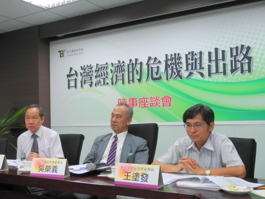 新台灣國策智庫26日指出，ECFA簽訂後台灣資金外流中國嚴重。圖：劉芮菁/攝   