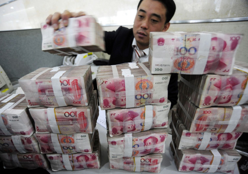 根據中國外匯交易中心的最新數據顯示，8日人民幣對美元匯率中間價為6.6830元，比前一交易日，走高181個基點，再度創下匯改以來的新高點。圖片來源：達志影像/路透社。   