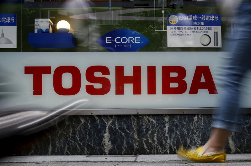 東芝（Toshiba）公司日前爆發財報灌水醜聞，由外部專家所組成的第三方委員會調查報告出爐，認定東芝過去5年虛報逾1518億日圓利潤。圖片來源：達志影像/路透社。   