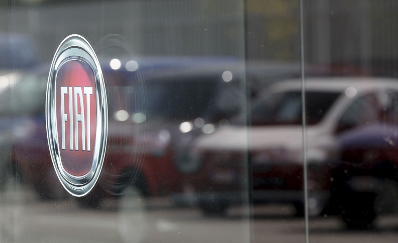 義大利汽車製造商飛雅特(Fiat)將以43.5億美元(約新台幣1296億元)，收購美國克萊斯勒(Chrysler)汽車公司剩餘的41.46%股權，完成全資控股。圖片來源：達志影像/美聯社資料照片   