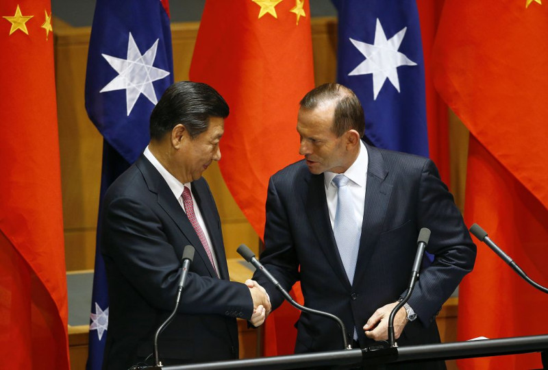 中國國家主席習近平與澳洲總理阿博特（Tony Abbott）17日上午於澳洲首都坎培拉舉行會談，並對中澳兩國簽署FTA達成共識。圖片來源：達志影像/路透社   