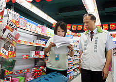 經濟部國貿局今(3)日傍晚正式公告橘子果醬、未發酵鳳梨汁等5大類、27項貨品輸出至海外須檢附合格檢驗證明，這是台灣產品出口第一次這麼做。圖片來源：中央社。   