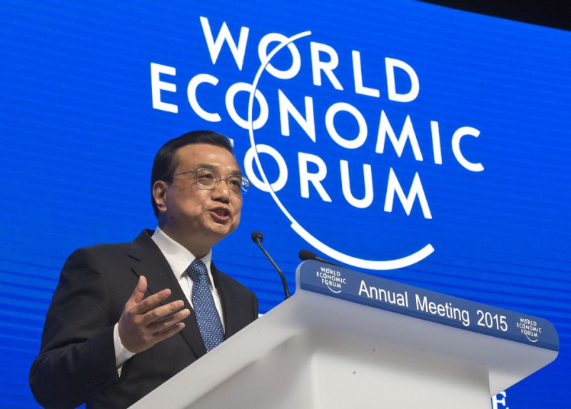 中國總理李克強21日在瑞士達佛斯(Davos)舉行的世界經濟論壇(World Economic Forum)發表主題演講。圖片來源：達志影像/美聯社。   