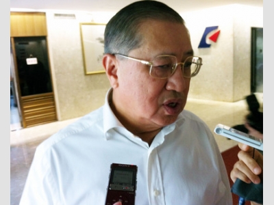 工商協進會理事長駱錦明今(5)日表示，年輕人不應一開始就想買熱鬧地段，可考慮買郊區的房子，例如買台中，坐高鐵到台北上班，也只要花1小時的時間。圖：中央社資料照片。   