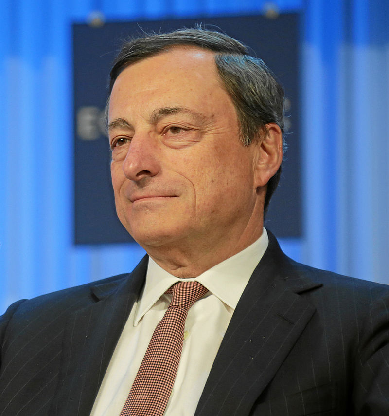 歐洲央行總裁德拉吉3日宣布調降主要利率，並將QE延長至2017年3月。圖：翻攝維基網站   