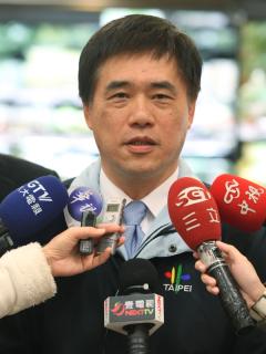 台北市郝龍斌今（25）日針對美河市案表示，那是在他上任前就已經定案了。形同把問題推給前任市長馬英九。圖：中央社   