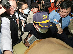 陳水扁今早戒護外醫，送往署立桃園醫院，在檢查完畢之後，已送回北監。圖片來源：中央社   