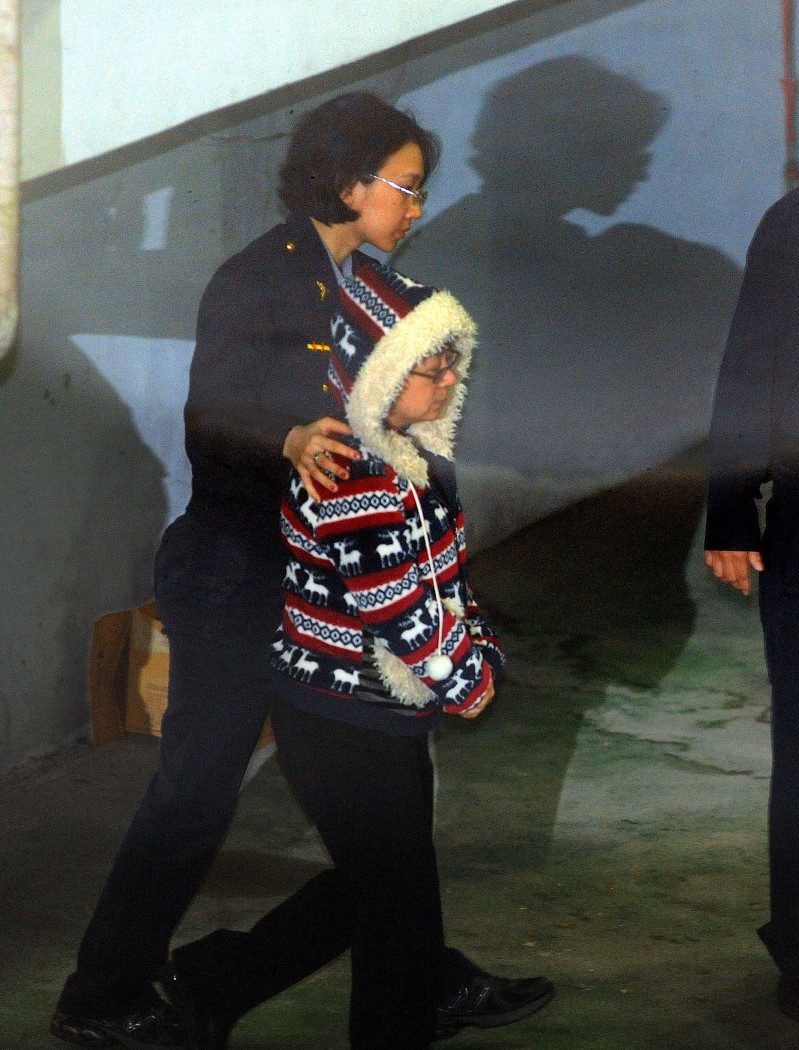 台北地院30日晚間裁定將賴素如、程宏道羈押、禁見。圖：中央社   