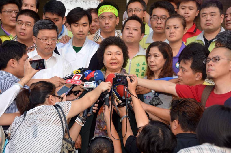 高雄市長陳菊25日為了氣爆案前往高雄地檢署說明的受訪畫面。圖：陳菊臉書粉絲專頁   