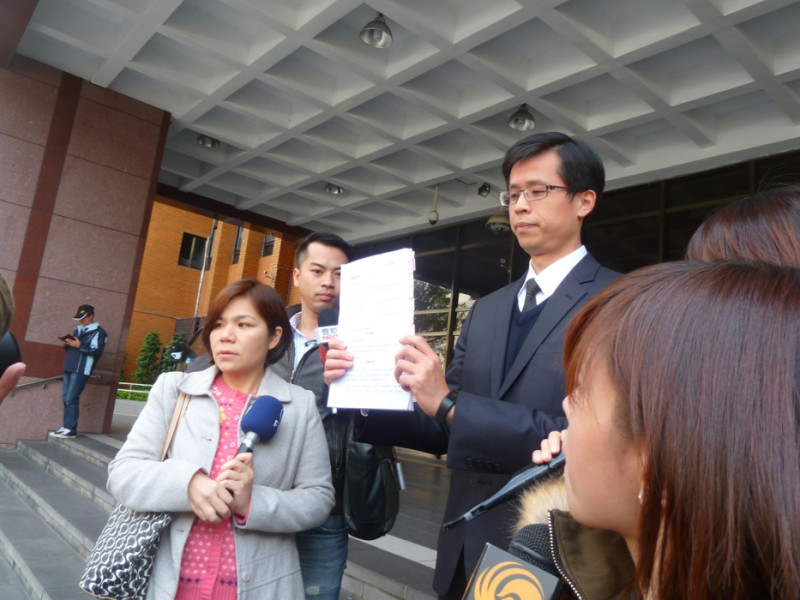 新台灣人基金會今(9)日上午10點正式委託律師游成淵(圖)對名嘴周玉蔻提出侵害名譽的民事訴訟，象徵性求償1元。圖：謝莉慧/攝   