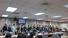 民進黨立委陳其邁今（4）日下午在立法院司委會質詢時，請28位一、二審檢察長通通上台。圖：中央社   