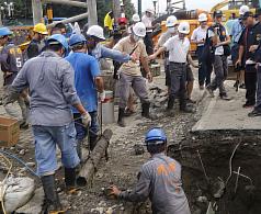 高雄地檢署偵辦高雄氣爆案，11日切割並開挖疑為肇事的榮化管線和箱涵，追查是否有市府人員涉及登載不實或圖利等刑責。圖：中央社   