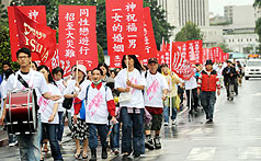國內基督教團體24日在台北舉辦反同志遊行，表達基督教主張一男一女的婚姻及反對同志遊行活動的立場。(圖片來源中央社)   