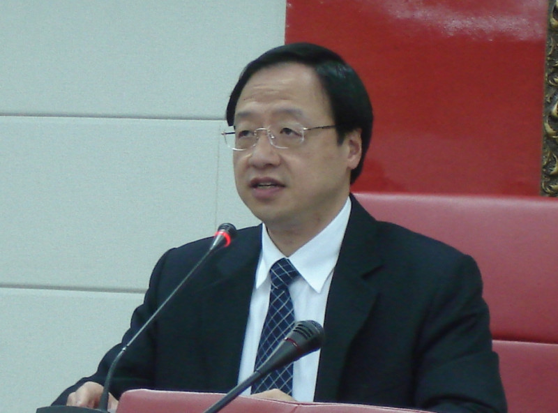 內政部於今（15）日召開「人口政策委員會」，會後內政部長江宜樺表示，由於在70年代，我國曾有「兩個孩子恰恰好，男孩女孩一樣好」的口號，會中委員提議重金徵求「號召生育」口號，做為提高生育率宣導之用。黃揚明攝影   