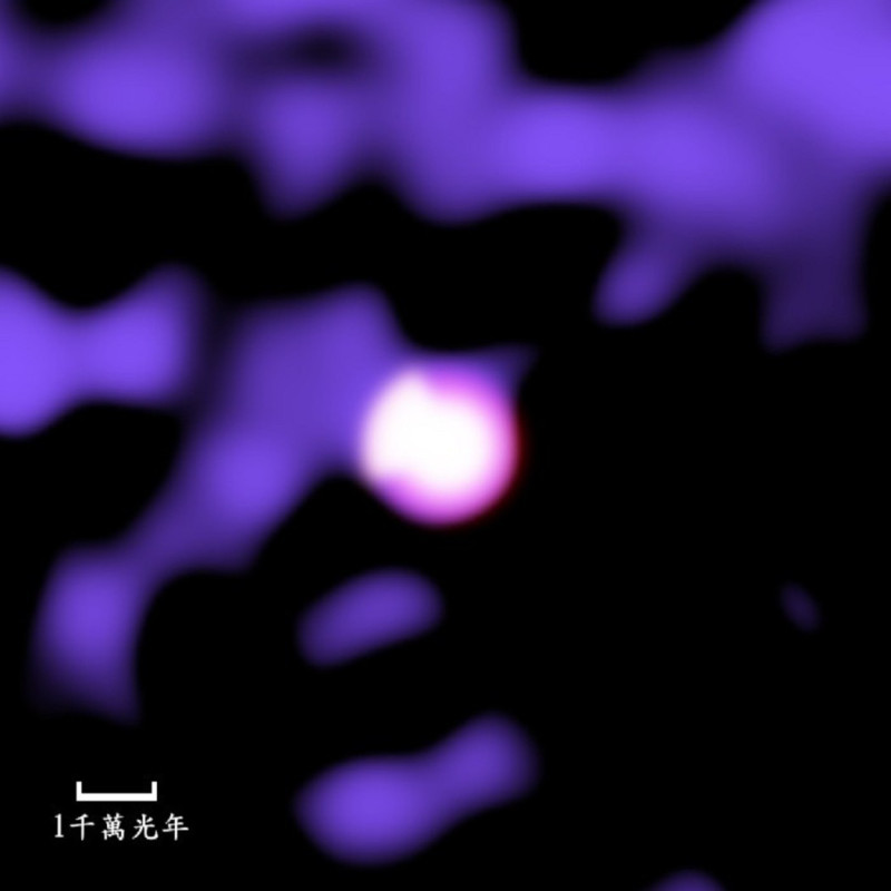 星系團吸收周遭宇宙絲狀體掉入的氣體而不斷成長，在台日天文研究團隊捕捉到的畫面，首度得到印證。圖片來源：中研院天文及天文物理研究所籌備處提供   