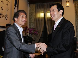 安藤忠雄(左)日前來台與馬英九總統對話。
圖片來源:中央社   
