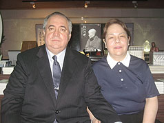 駐台北以色列經濟文化辦事處代表甘若飛（Raphael Gamzou，左）與夫人甘蜜荷（Michal Gamzou，右）。資料照片：中央社。   