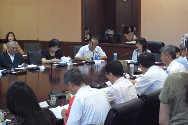 9時多，基本工資審議委員會正式開始，22位審議委員幾乎全員到齊。圖：楊宗興/攝&nbsp;&nbsp;&nbsp;