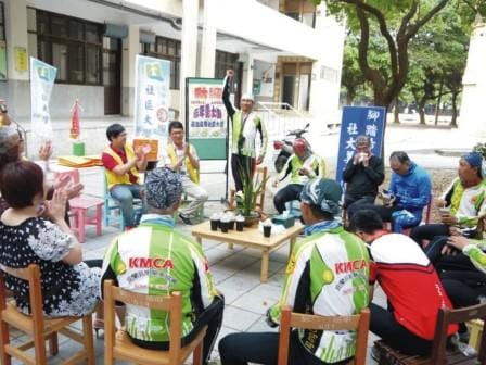 第7站-台中市海線社大熱情歡迎風塵僕僕的忘年勇士團。圖片來源:社區大學全國促進會&nbsp;&nbsp;&nbsp;