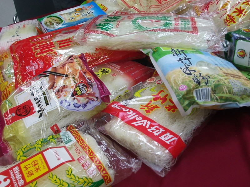 新竹市米粉商業同業公會今（29）日決議，有標示疑慮的產品將全面下架，並限期1個月內改善。圖：新頭殼資料照片   