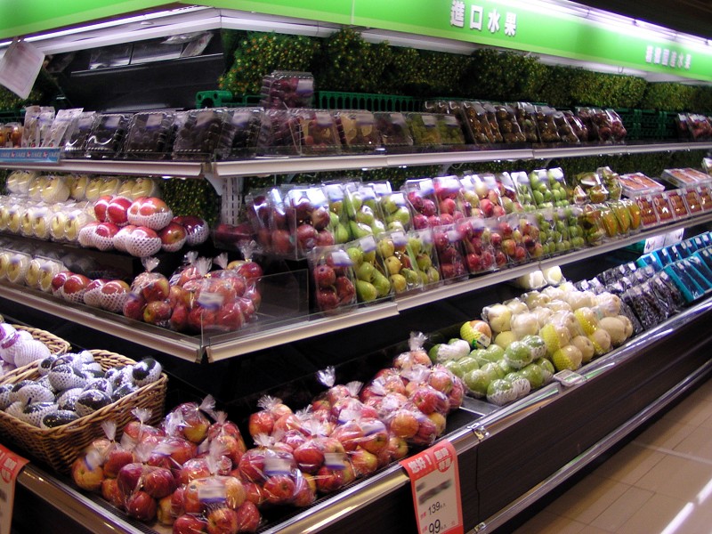 綠色和平環保組織今(8)日公布全台超市調查結果，發現蔬果農藥殘留情形嚴重，甚至同時含有多種農藥。圖片來源：中央社資料照片   
