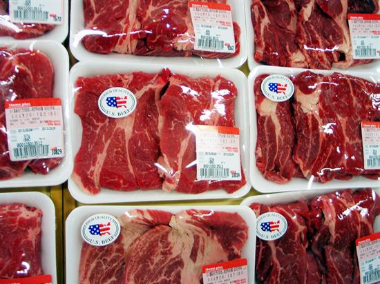 衛生署今日實施進口牛肉逐批檢驗制度，但業者為避免被查驗，今日尚無進口牛肉報關。圖片來源：中央社資料照片。   