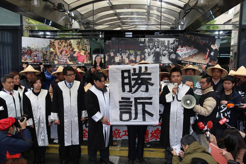 勞動部（原勞委會）提告要求關廠工人償還貸款案，台北高等行政法院今（7）日針對首波5案，判勞動部敗訴。圖:林雨佑/攝   