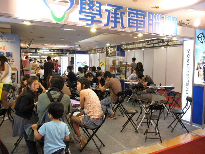 消保官今天指出，台北市學誠電腦、崴爾斯美語因消費爭議過多，已遭教育局停止招生3個月。圖：翻攝自學承電腦網站。   