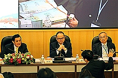 總統馬英九今(9)日參加2014年全國大專校院校長會議時表示，現在看來，中國學生來台的效益利多於弊，因此台灣也可以考慮將陸生納入健保。圖：中央社   