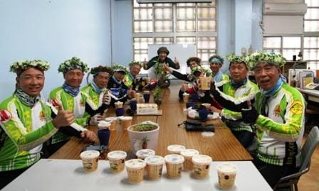 第13站-台南市社大-由於天氣熱中午吃不下飯，所以來一杯冰豆花，真是(止飢又解渴)。圖片來源:社區大學全國促進會&nbsp;&nbsp;&nbsp;