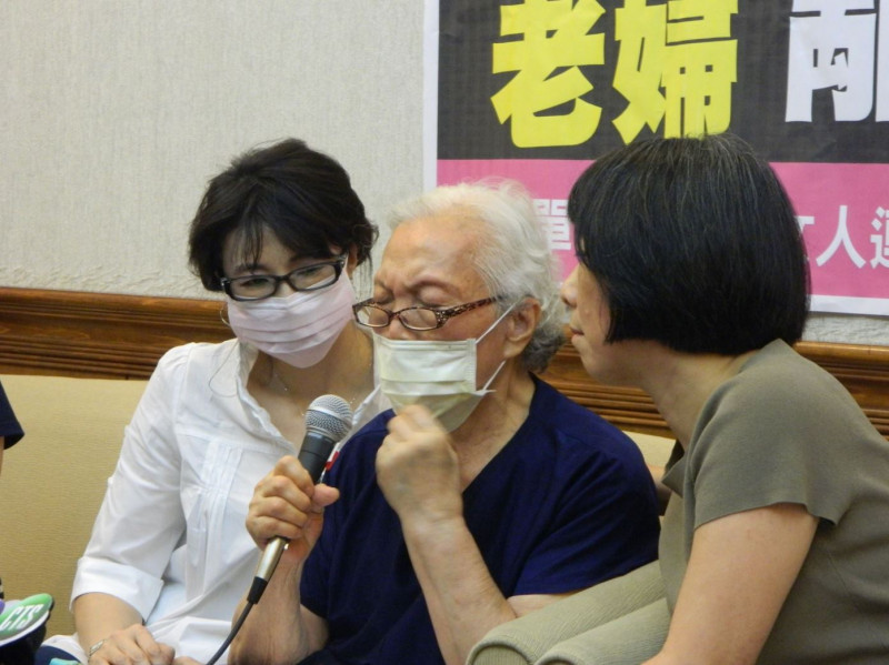 高齡90歲的余女士22日怒斥高等法院判決不公，她不離婚死不瞑目。圖:曹漢陽/攝   