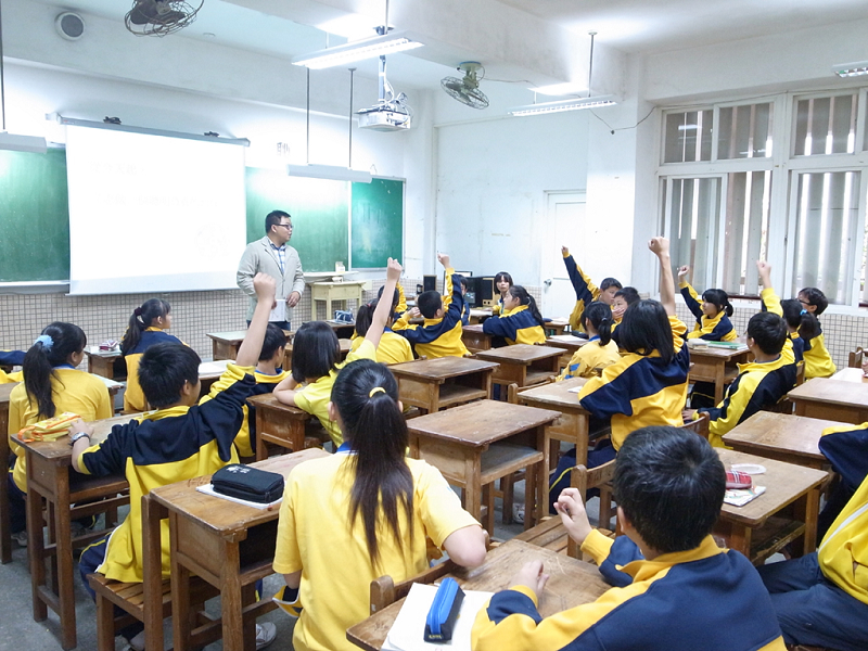 婦女救援基金會每年巡迴台灣各地國高中，進行青少年價值觀校園宣傳。圖片來源：婦女救援基金會   