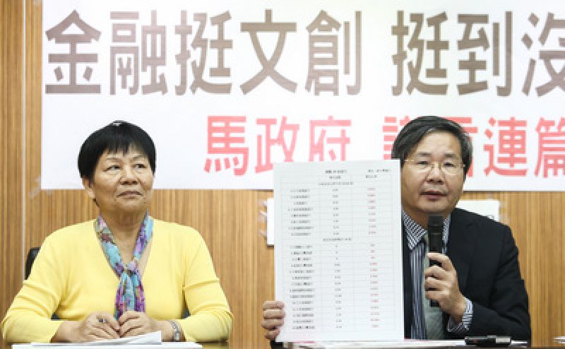 台聯立委葉津鈴（圖左）11日表示，近年中國學生請領獎學金人數及獎金總額都呈現倍數成長。圖：中央社資料照片   
